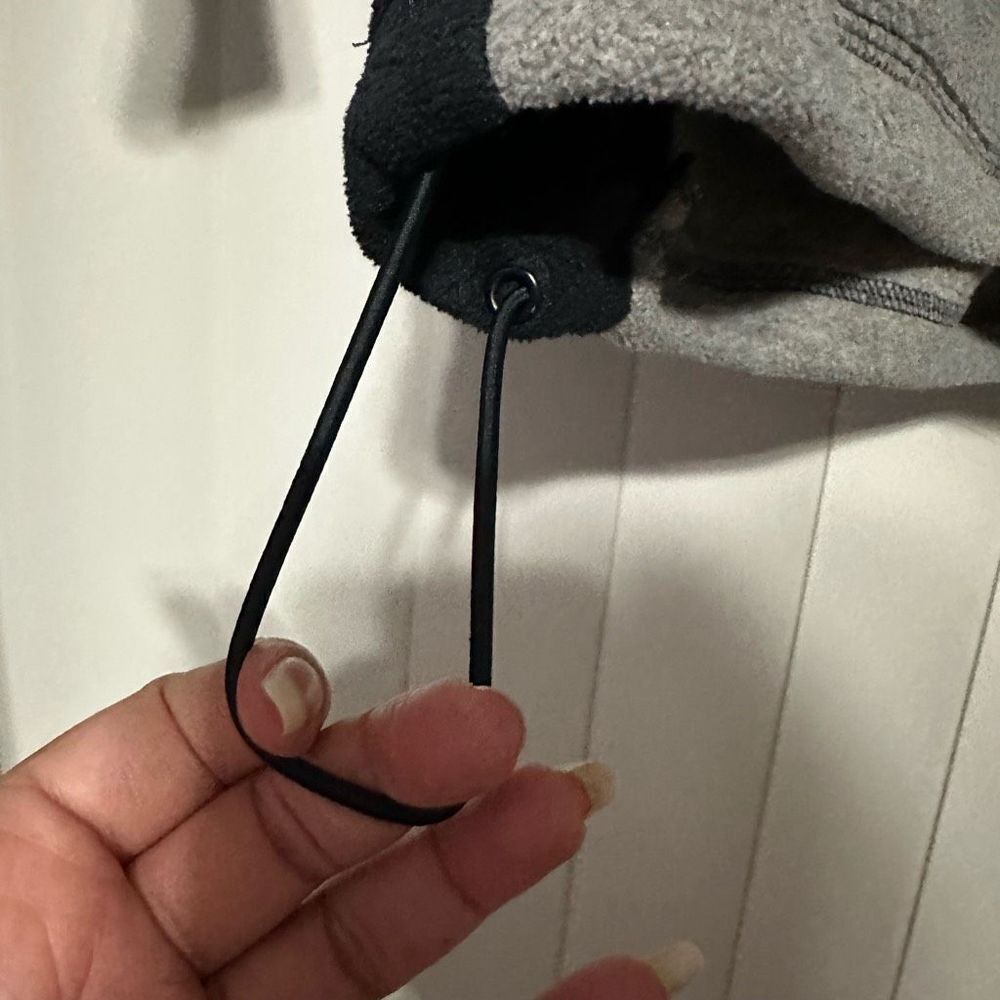Gap boys sweater , 2 front zip pockets, 3/4 front zip, Black/grey - Picture 4 of 6